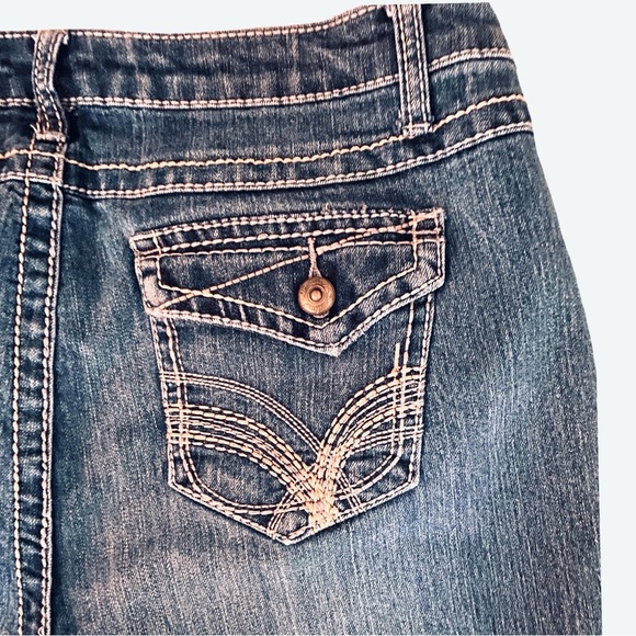 Cato Women’s Tapered Leg Jeans 16 Mid Rise Medium Wash Embroidered Stretch - Picture 4 of 7